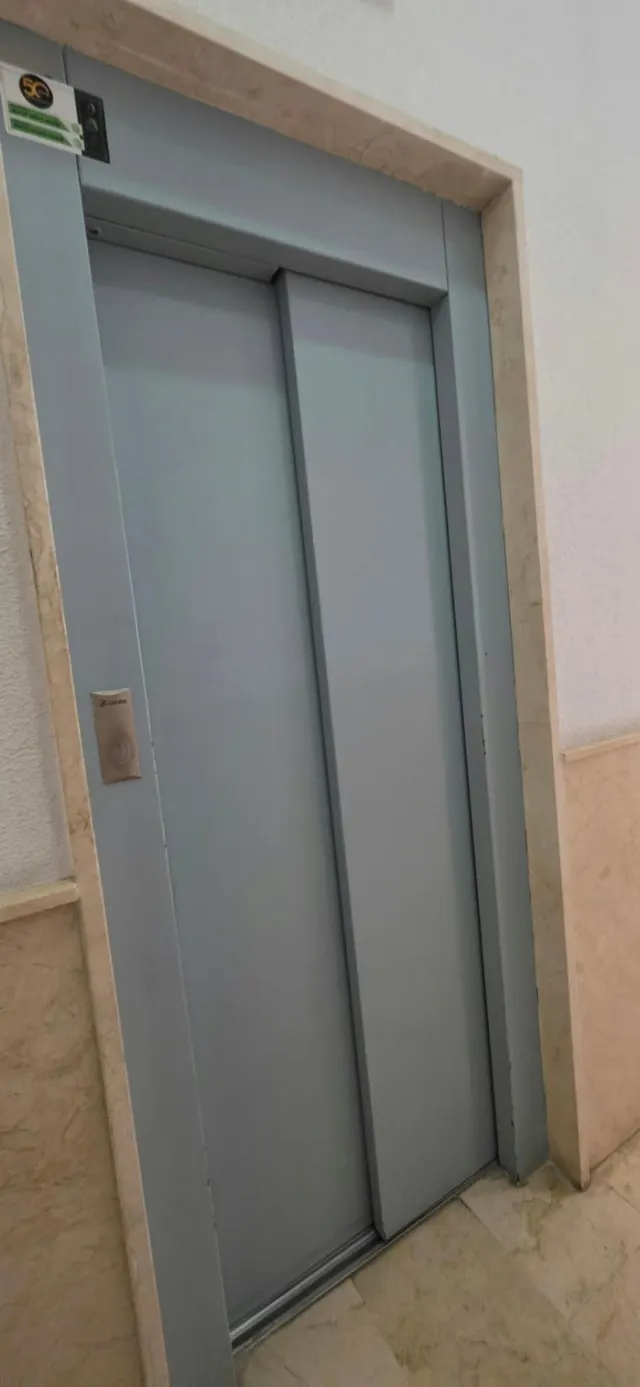 PISO A LA VENTA AMPLIO, LUMINOSO Y CON PLAZA DE GARAGE — 26