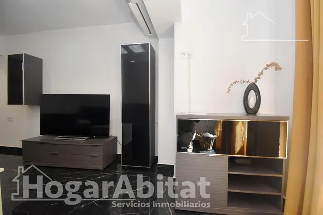 ¡Espectacular! Amplio, moderno y reformado, todo amueblado y cerca del centro — 27