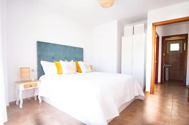 VIVIENDA TOTALMENTE AMUEBLADA CON PATIO INTERIOR — 20