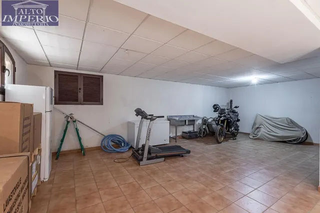 INCREÍBLE CHALET INDEPENDIENTE EN ZONA PRIVILEGIADA — 36