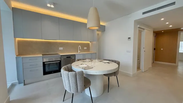 Vivienda completamente reformada con 3 dormitorios, terraza, jardín privado y piscina — 24