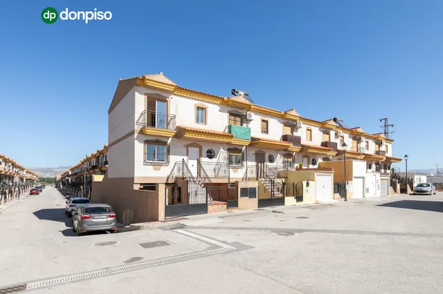 ¡Casa pareada con patio privado en Cijuela! Granada — 28