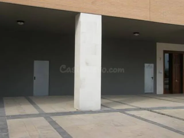 Local comercial en alquiler en Plaza Instituto. - foto 4