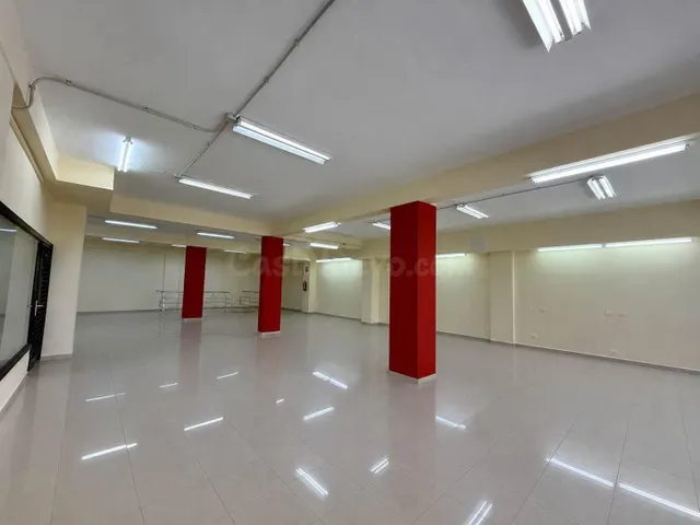 Amplio local comercial en alquiler en pleno corazón de Puert - foto 3