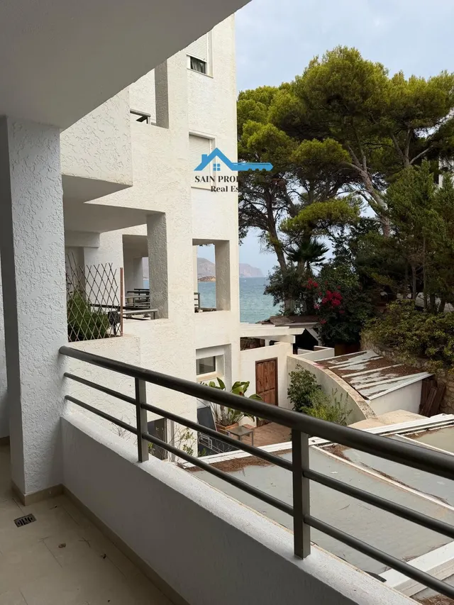 Exclusivo apartamento reformado con vistas al mar y acceso directo a la playa en Cap Negret, Altea — 2