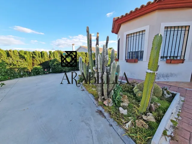 PRECIOSO CHALET A LA VENTA EN LA CARLOTA - foto 2
