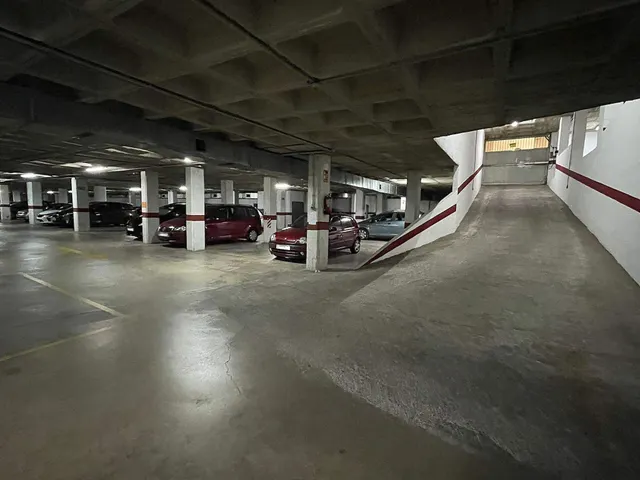 OCASIÓN: PLAZA PARA COCHE GRANDE O COCHE + MOTO EN PARQUE DE LA APARADORA — 8