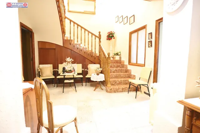 CASA JUNTO AL HOSPITAL CON 2 VIVIENDAS