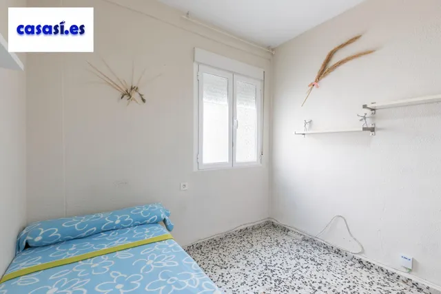 Piso de 3 dormitorios en calle milán, zaidín | muy luminoso y con gran potencial — 16