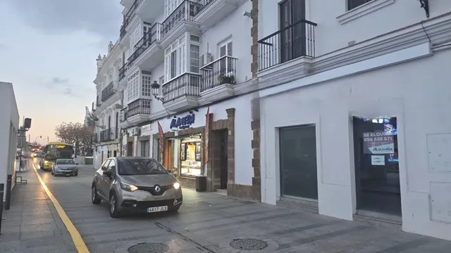 LOCAL COMERCIAL EN EL CENTRO DE CHICLANA — 9