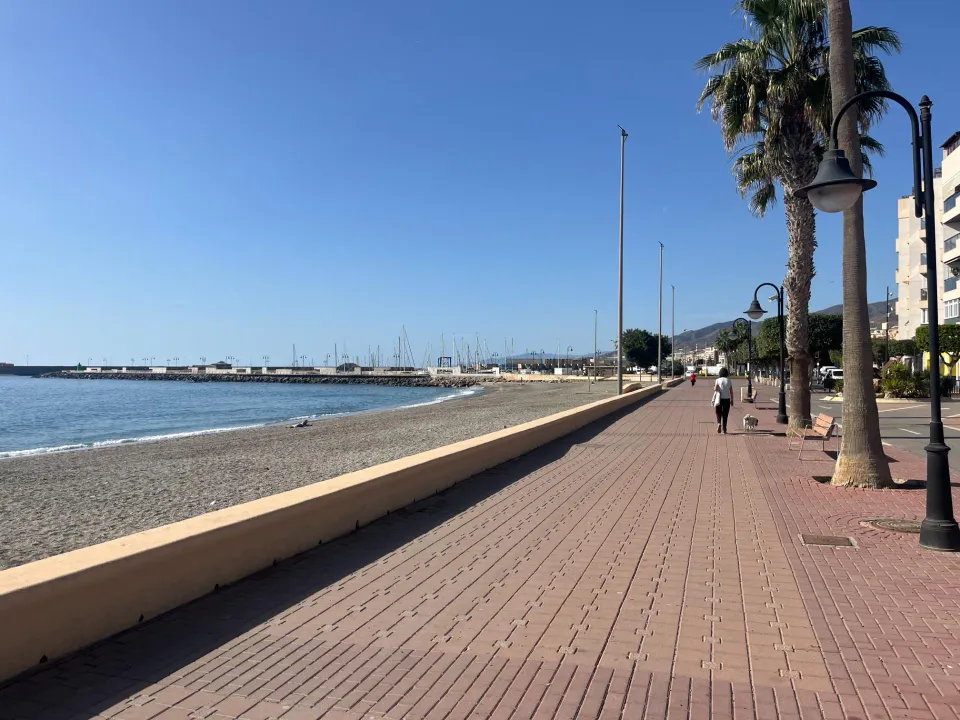 BONITO PISO EN PLAYA DE SAN NICOLAS ADRA