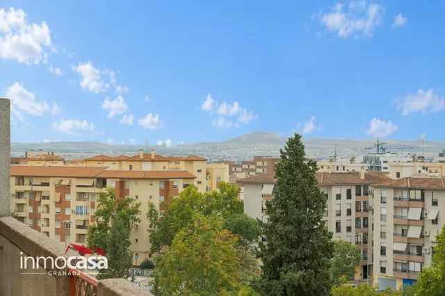 Se Vende amplio piso en  zona Villarejo, con Terraza y Vistas Despejadas — 41