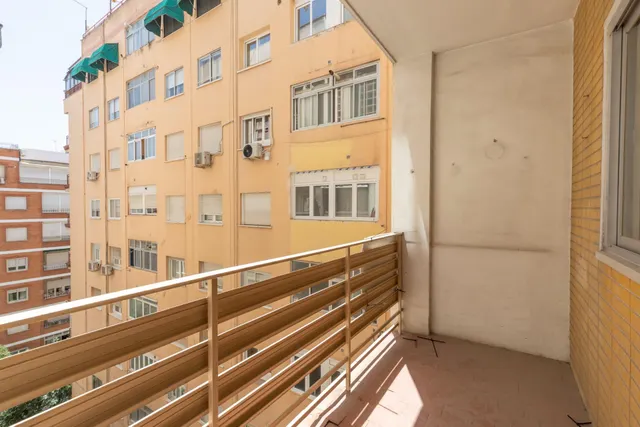 Amplio piso en Pedro Antonio de Alarcón — 20