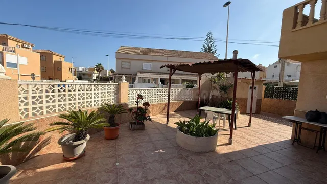 TRÍPLEX DE 3 HAB Y 3 BAÑOS CON PISCINA COMUNITARIA A SOLO 10 - foto 3