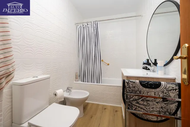 Piso y cochera en venta junto Acera de Darro. — 24