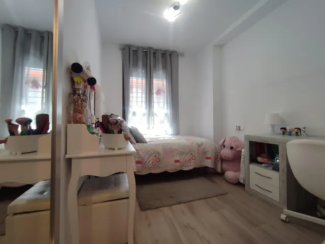 ESTUPENDA VIVIENDA EN NUEVO ZOCO, CON MAGNÍFICO Y GRAN PATIO (PORCHE), PISCINA, COCHERA, TRASTERO!!!! — 28