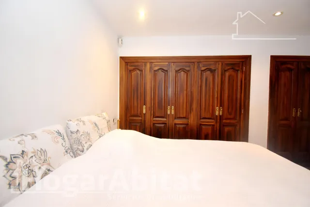 Atractivo chalet amplio con piscina privada, garaje y terraza, todo amueblado y cerca de la playa. — 22