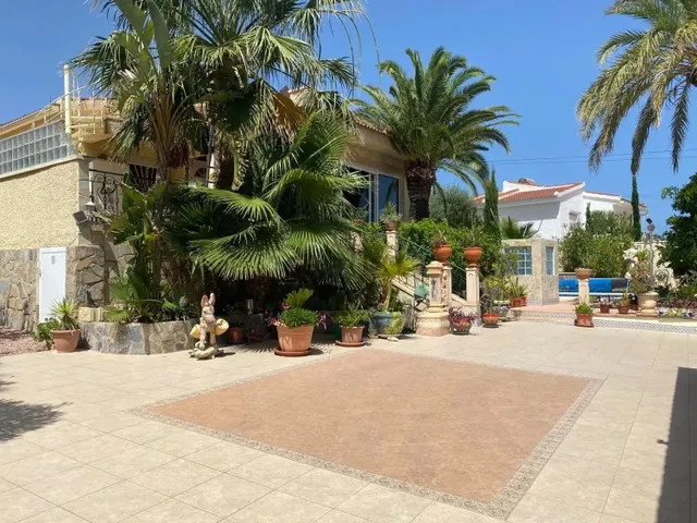 Chalet independiente de planta única con piscina privada, placas solares y vistas al mar en Rojales / Vega Baja — 25