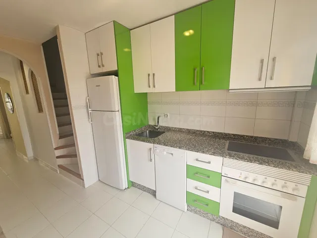 DÚPLEX CON 3 DORMITORIOS, GARAJE Y PATIOS A 700 METROS DE LA - foto 3