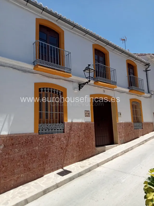 Descubre esta espectacular casa de pueblo ubicada en pleno c - foto 2