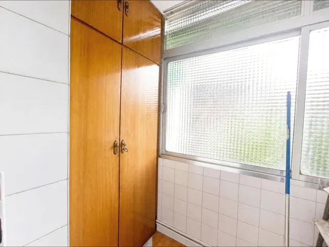 SE ALQUILA ESTUPENDO PISO AMUEBLADO — 13