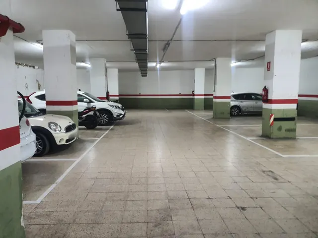 PARKING PARA COCHE + TRASTERO EN PARC I LA LLACUNA - BARCELONA — 9