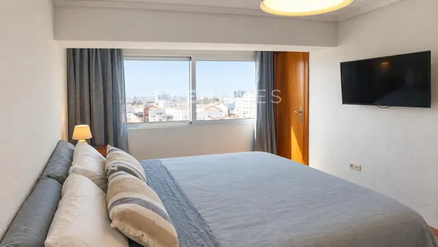 Vivienda reformada en 11ª planta con vistas panorámicas — 10