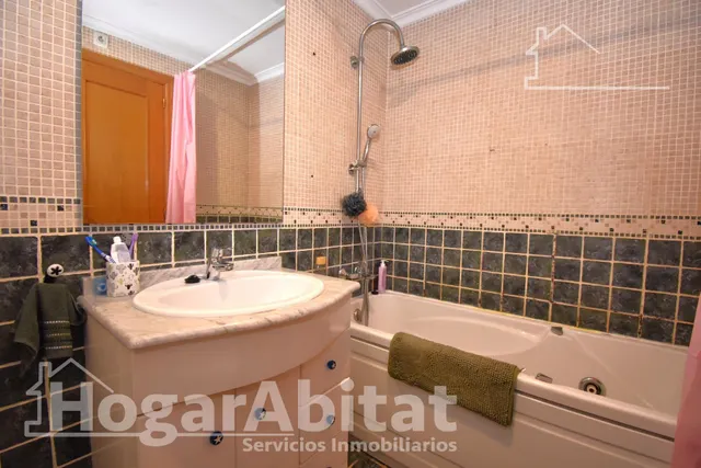 ¡Vistas panorámicas! Ático amplio y sofisticado con terraza y ascensor — 35