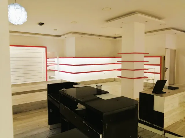Magnífico Local Comercial en Rúa Progreso (Ourense) — 11