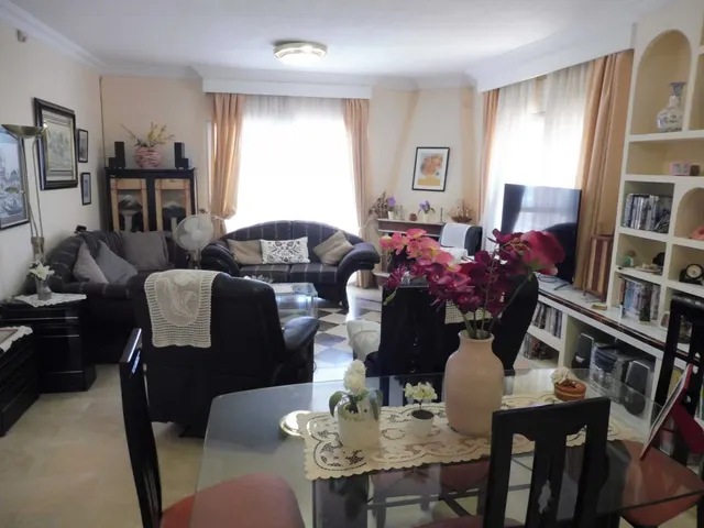 Villa grande con mucho potencial y vistas al mar zona Estupa Budista, Benalmádena — 3