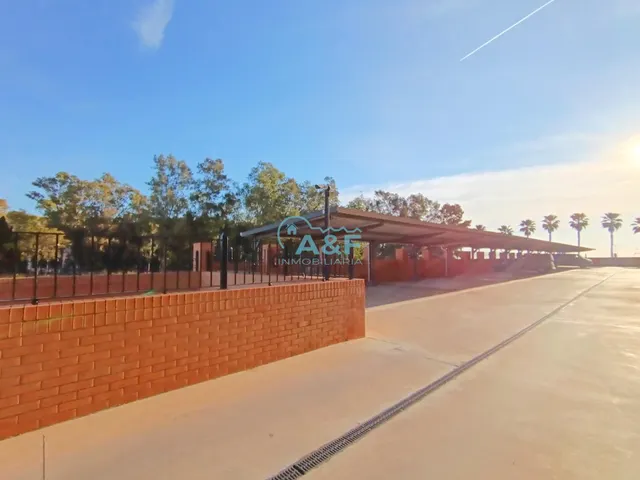 AYF VENDE GARAJE EN EDIFICIO PLAYA DORADA — 13