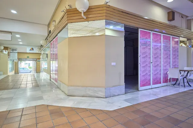 Gran Oportunidad. Local comercial en planta baja en Centro Comercial Puertas de Sevilla — 8
