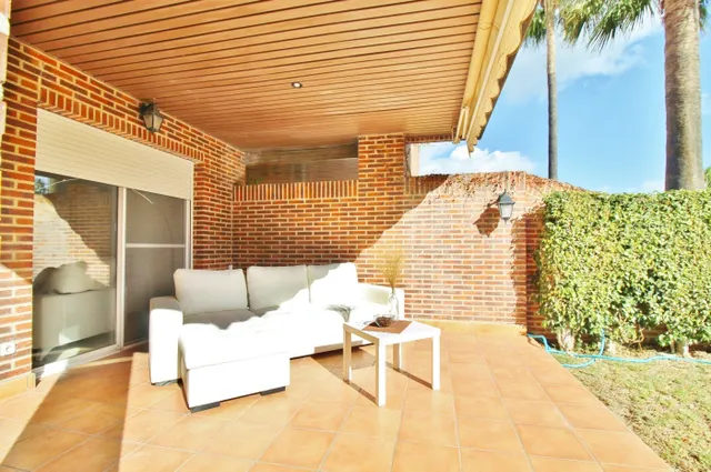Exclusivo adosado en vistahermosa, Alicante — 439 m2 y dos grandes terrazas — 45