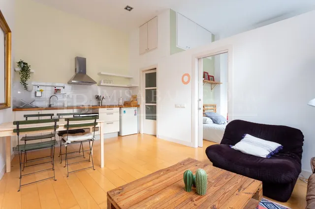LUMINOSA PLANTA BAJA CON CÉDULA DE HABITABILIDAD EN VENTA EN LA VILA DE GRACIA — 4
