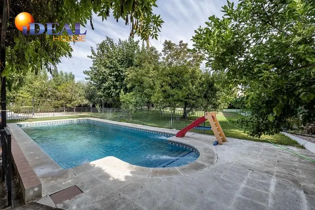 Espectacular Chalet en Ogijares - Ideal para Familias — 2