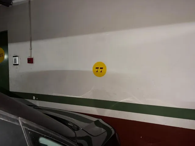 Seminuevo con terraza, piscina, parking y trastero — 22