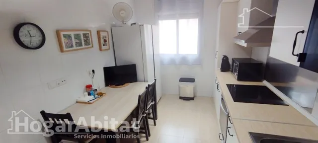 Amplio, moderno y reformado en residencial con terraza, piscina y garaje, todo amueblado — 13