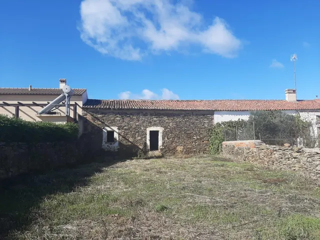 Casa para reformar en una parcela de 500 metro en Herreruela - foto 3