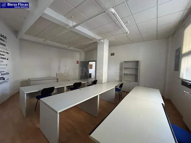 SE ALQUILA LOCAL COMERCIAL EN PONFERRADA - foto 4