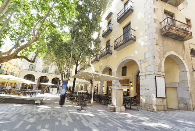 RESTAURANTE EN PLENO CENTRO DE LA CIUDAD — 27