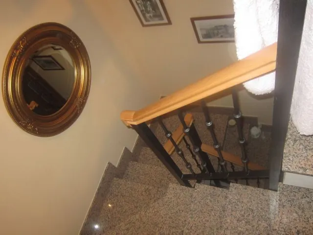 SE VENDE CHALET ADOSADO SEMINUEVO, 4 HAB., GARAJE DOBLE ,PATIO. PARA ENTRAR A VIVIR — 21