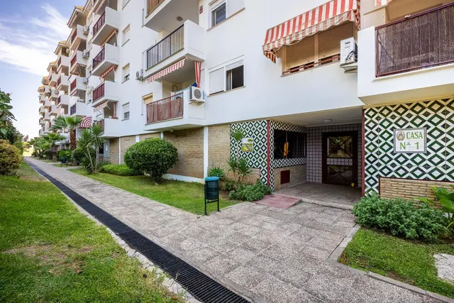 Piso reformado con espectaculares vistas de Sevilla, piscina y garaje doble en Mairena del Aljarafe — 11