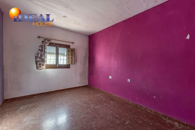 Cortijo con casa de 117 m2 y terreno de 2.312 m2 en Santa Fe — 11