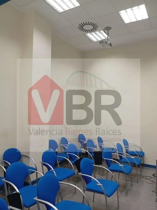 ** PONEMOS A TU DISPOSICIÓN ESTAS MAGNIFICAS OFICINAS DE 490 METROS EN EL PARQUE TACTICA DE PATERNA ** Con una multitud de servicios: sucursales bancarias, gimnas — 18