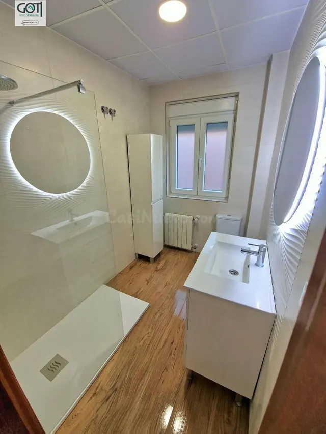 Amplio y Luminoso Piso en el Corazón de Granada por €900