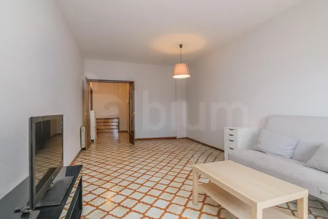 Amplio piso de 4 habitaciones con terraza, parking y trastero — 36
