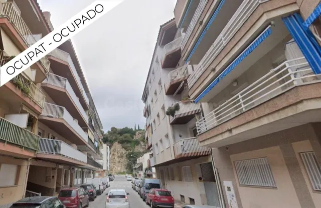 PISO OCUPADO 95M2, 3 habitaciones, 2 BAÑOS, EN C/ JOSEP CARN