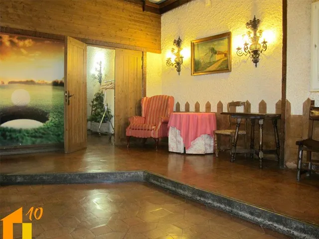 Se alquila o vende Bar Restaurante en avd. Constitucion — 5