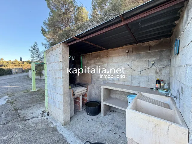Casa con explotación agrícola en desuso — 13