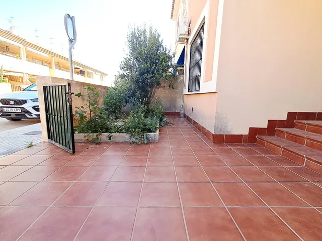 Casa adosada de 5 dormitorios en Santiago de la Ribera, a so - foto 2
